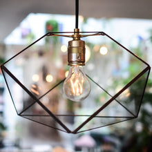 Afbeelding in Gallery-weergave laden, geometrische glazen hanglamp mae medium in zwart