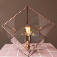 Afbeelding in Gallery-weergave laden, tafellamp liv small koper met dimbare led pear lamp
