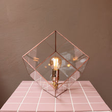 Afbeelding in Gallery-weergave laden, liv small glazen tafellamp met dimbare led pear lamp