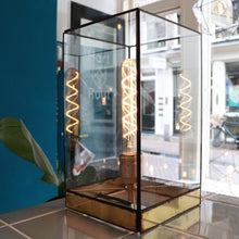 Afbeelding in Gallery-weergave laden, lou brass zwart op een bar