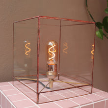 Afbeelding in Gallery-weergave laden, lou medium koper glazen tafellamp handgemaakt