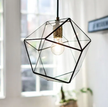 Afbeelding in Gallery-weergave laden, geometrische-handgemaakte-glazen-hanglamp-yaz-medium-zwart--hart-ruyt-interieur