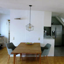 Afbeelding in Gallery-weergave laden, geometrische hanglamp yaz large in zwart boven de eettafel