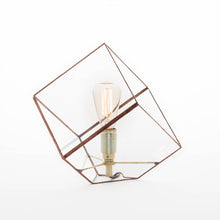 Afbeelding in Gallery-weergave laden, LIV SMALL KOPER GEOMETRISCHE TAFELLAMP HART RUYT