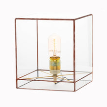 Afbeelding in Gallery-weergave laden, LOU MEDIUM GEOMETRISCHE TAFELLAMP KOPER