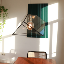 Load image into Gallery viewer, hanglamp mae in large uitvoering kleur zwart boven de eettafel
